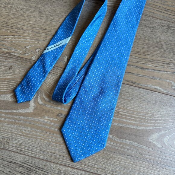 Salvatore Ferragamo Genuine Blue Fish Fishing Luxury Mens 100% Silk Tie Necktie - Picture 4 of 15